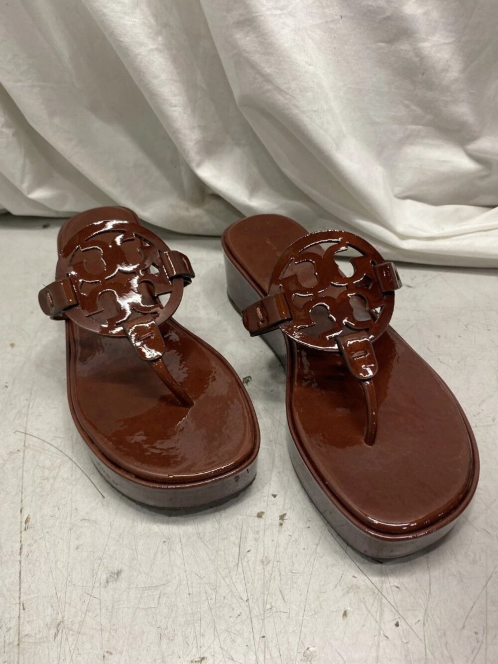 NEW TORY BURCH Miller Wedge 25MM Patent Leather Russet Brown US W6.5 - Picture 8 of 11